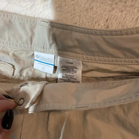 Columbia Beige shorts - Picture 2 of 3
